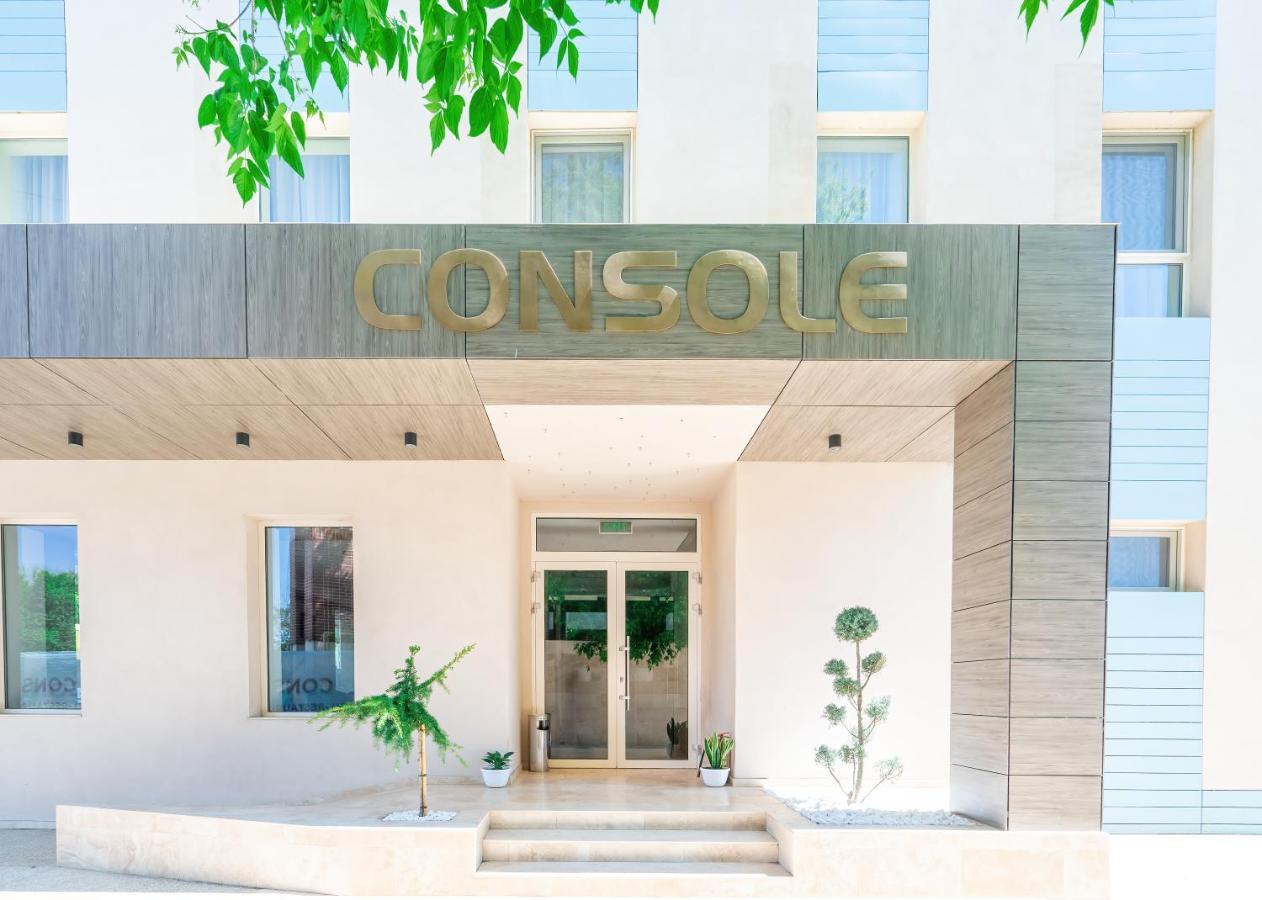 Hotel Console سلوبوزيا المظهر الخارجي الصورة