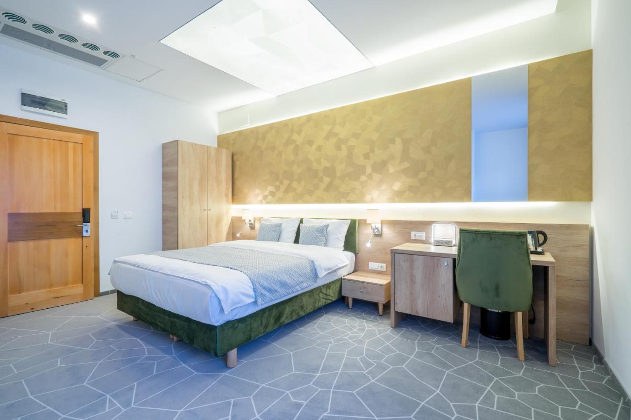 Hotel Console سلوبوزيا المظهر الخارجي الصورة