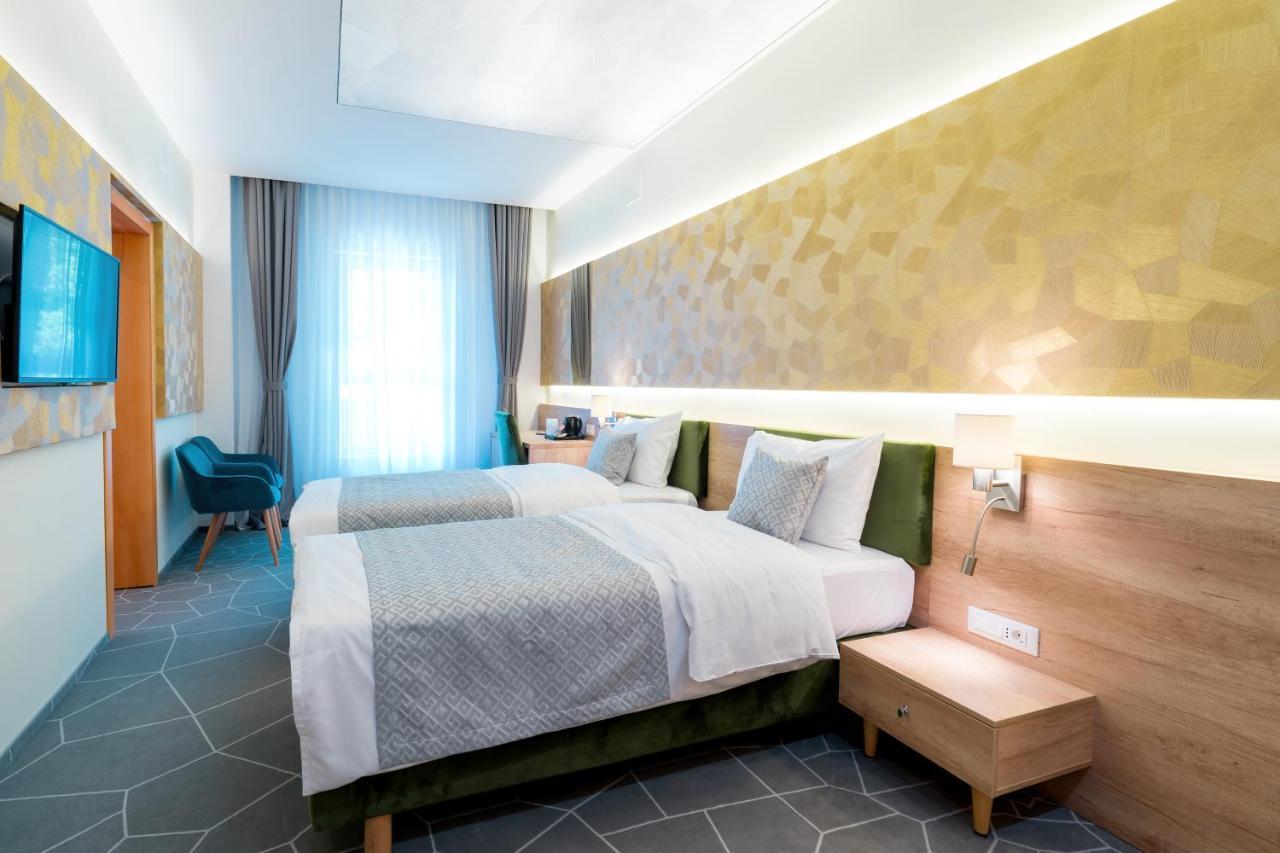Hotel Console سلوبوزيا المظهر الخارجي الصورة